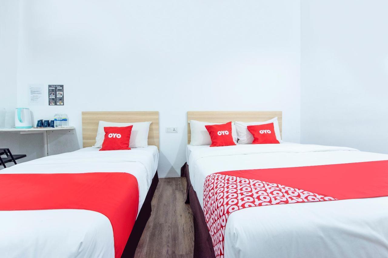 Oyo 90403 North City Hotel Джохор-Бару Екстер'єр фото