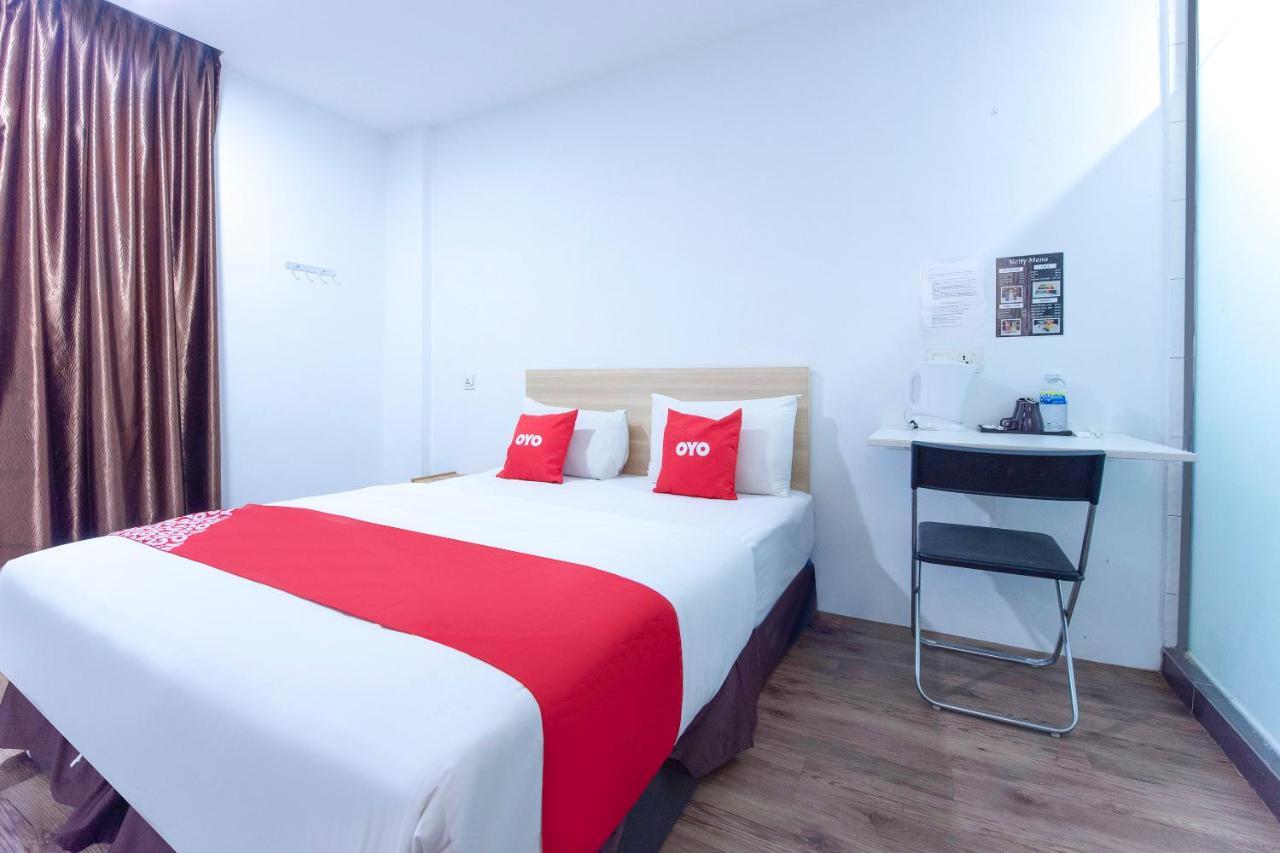 Oyo 90403 North City Hotel Джохор-Бару Екстер'єр фото