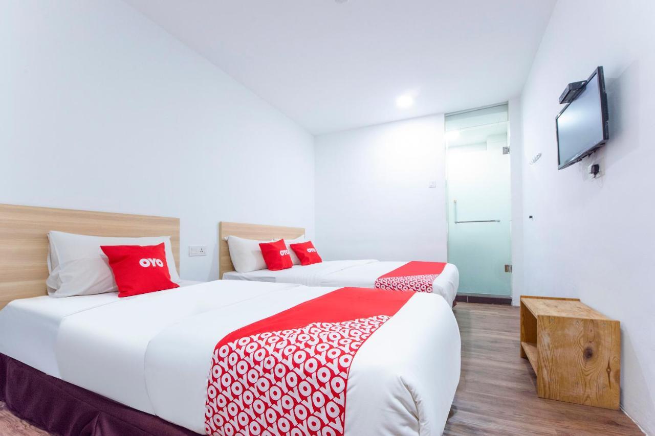 Oyo 90403 North City Hotel Джохор-Бару Екстер'єр фото