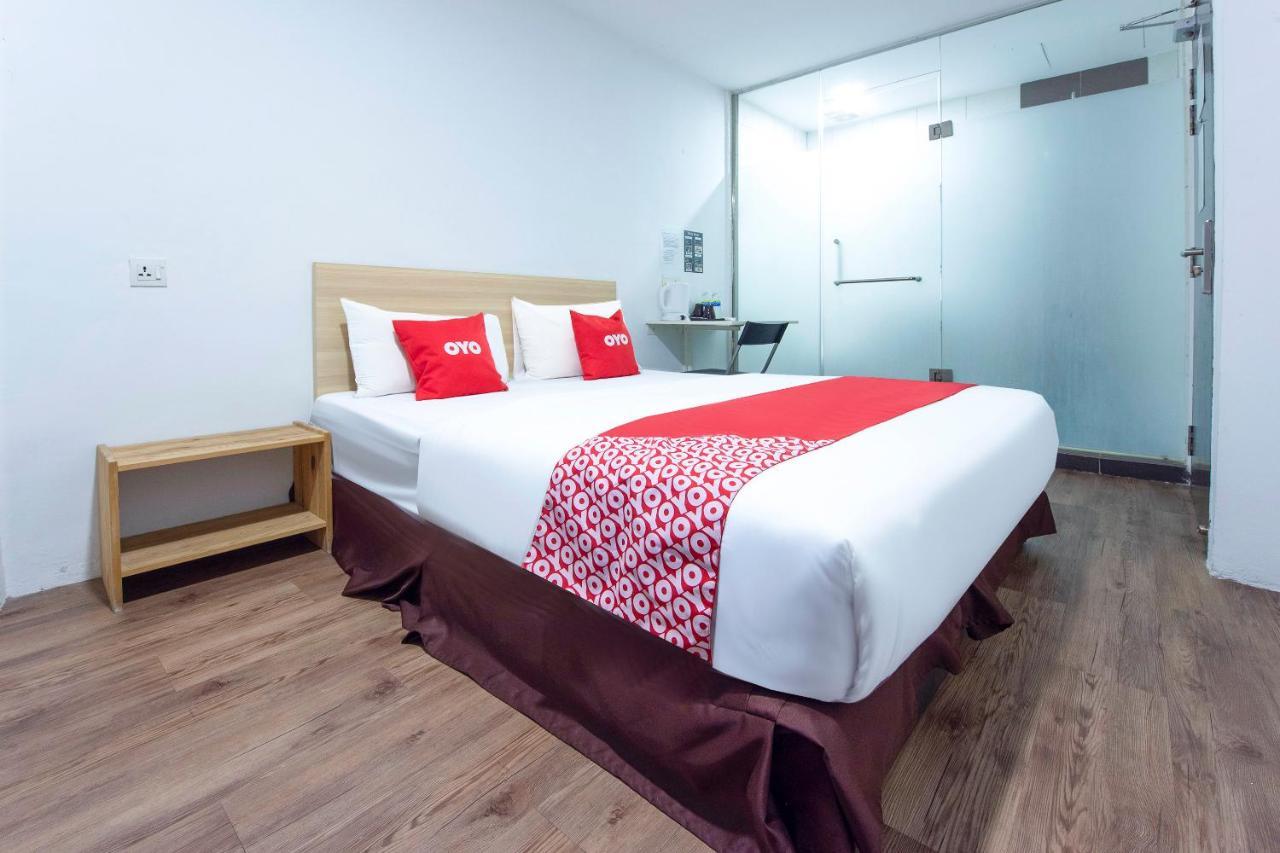 Oyo 90403 North City Hotel Джохор-Бару Екстер'єр фото