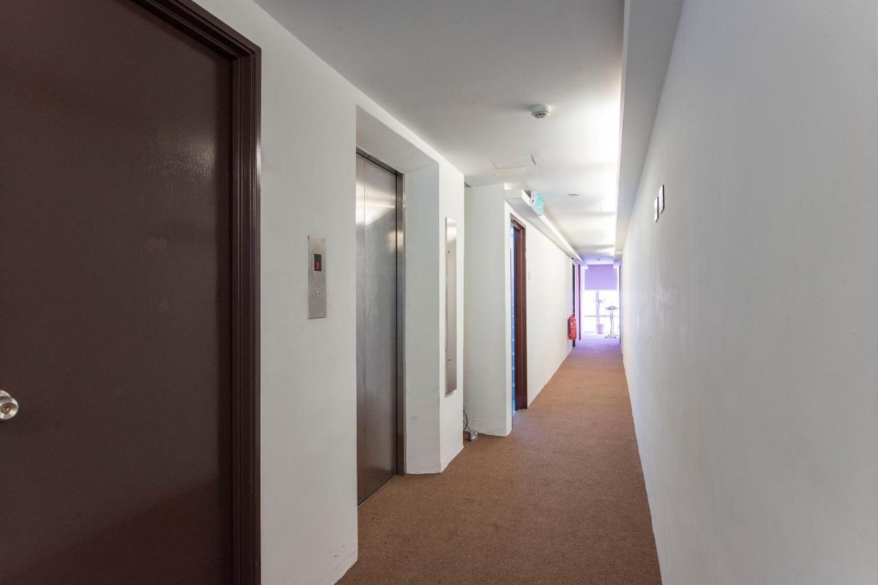 Oyo 90403 North City Hotel Джохор-Бару Екстер'єр фото