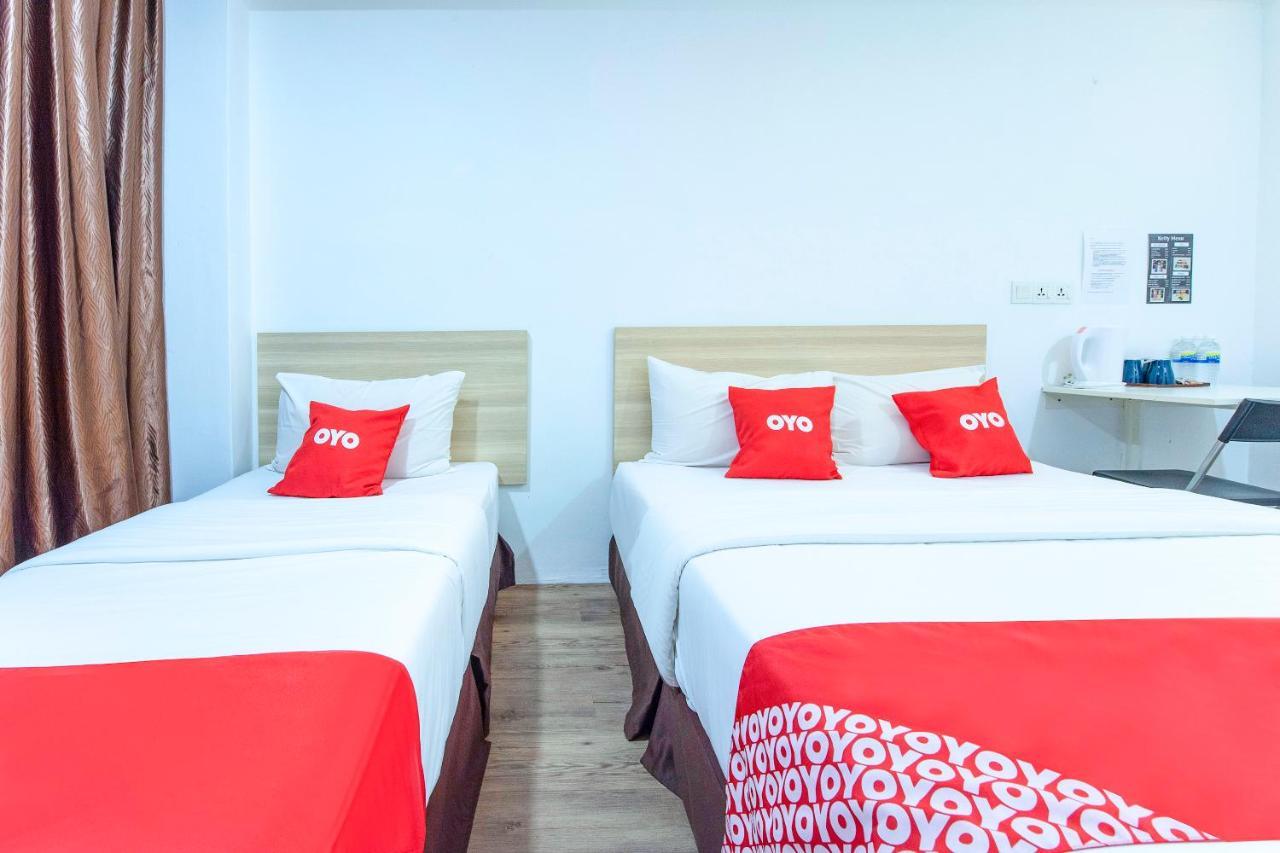 Oyo 90403 North City Hotel Джохор-Бару Екстер'єр фото